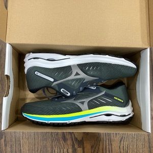 Mizuno Wave Rider 24 running shoe